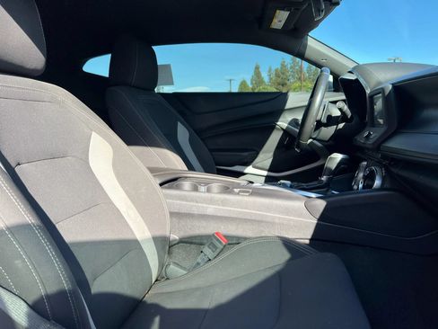 Used 2018 Chevrolet Camaro LT RWD image 9