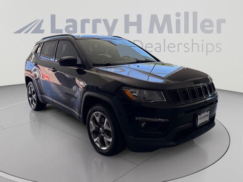 Used 2017 Jeep Compass Limited w/ Safe & Security Group AWD/4WD image 5