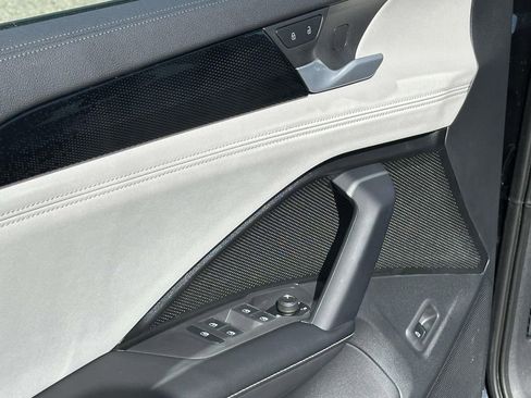 Certified 2025 Volkswagen Tiguan SE image 19