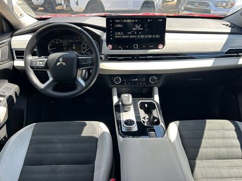 Used 2025 Mitsubishi Outlander SE FWD image 17