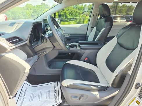 Used 2021 Toyota Sienna LE FWD image 15