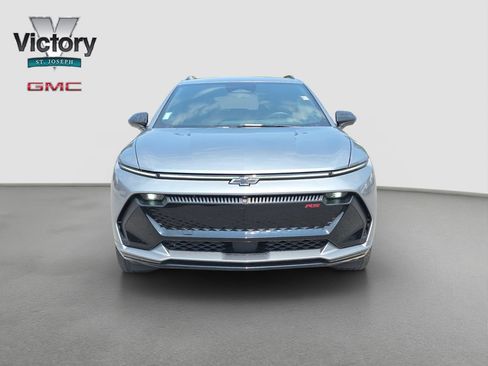 Used 2025 Chevrolet Equinox EV RS FWD image 2