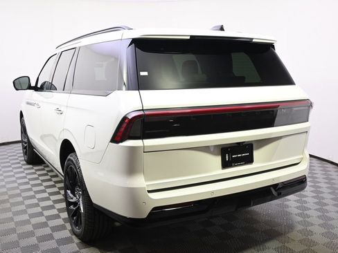 New 2026 Lincoln Navigator Reserve w/ Jet Appearance Package AWD/4WD image 4