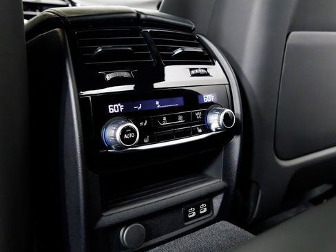 Used 2023 BMW M5 w/ Executive Package image 51