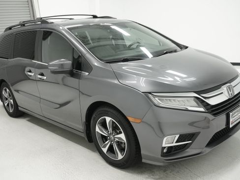 Used 2019 Honda Odyssey Touring image 3