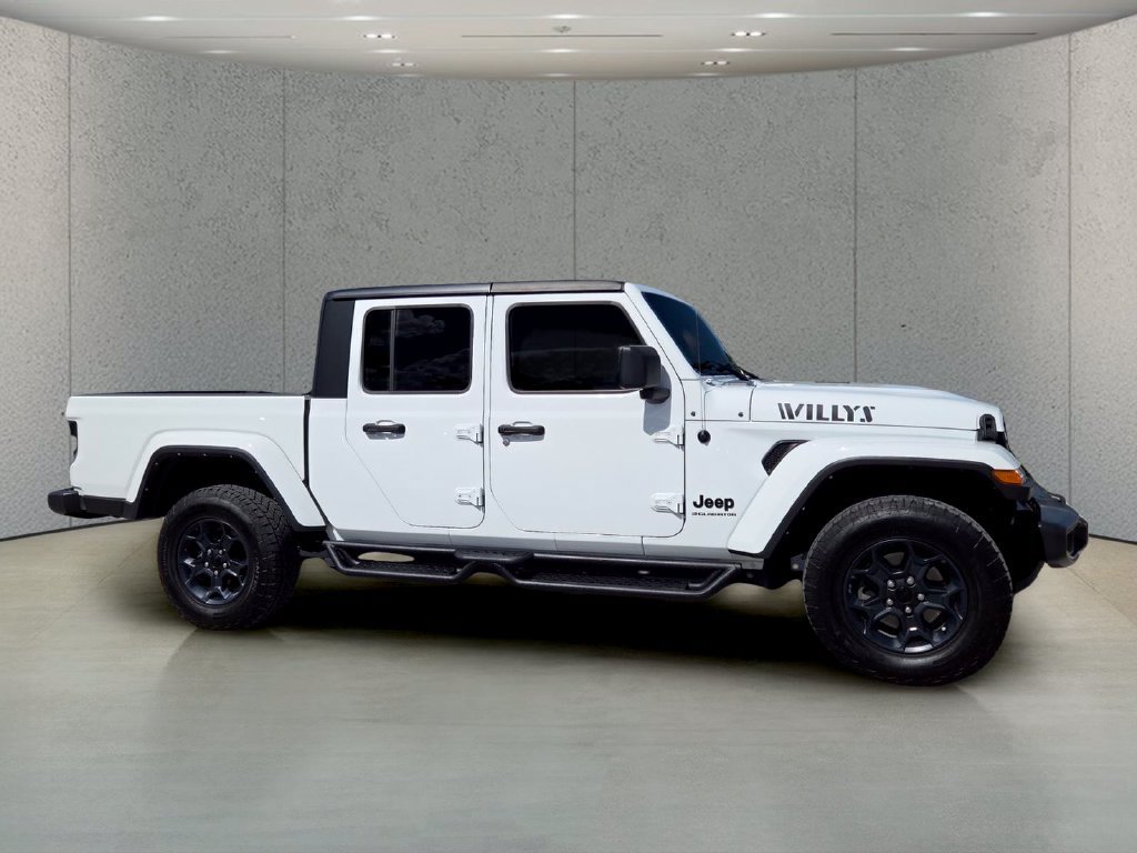 Used 2023 Jeep Gladiator Sport AWD/4WD image 3