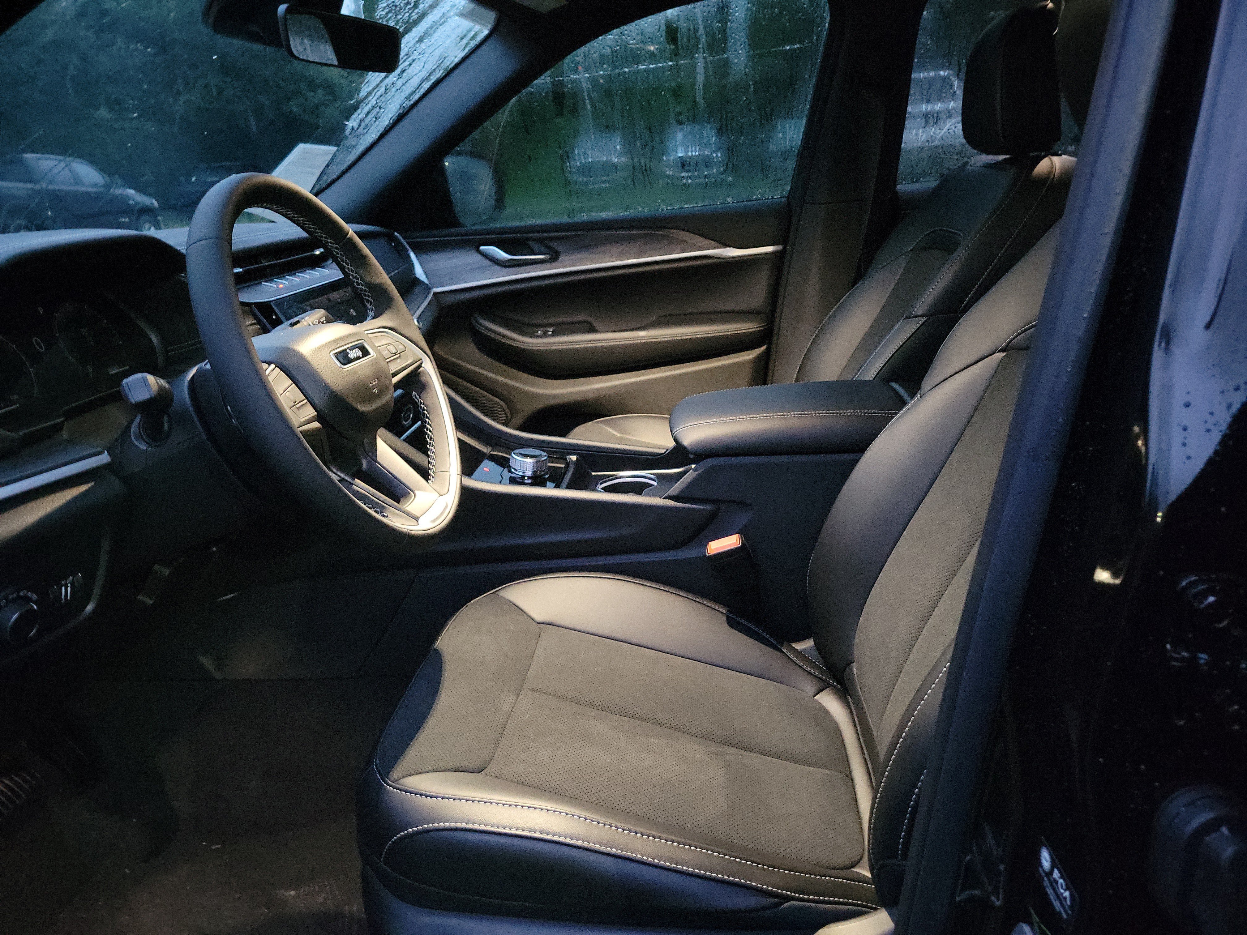 New 2027 Jeep Grand Cherokee Altitude RWD image 15