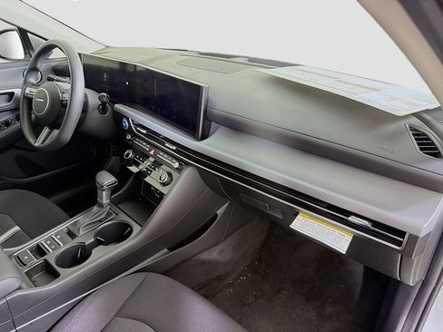 Used 2025 Hyundai Sonata SE FWD image 28