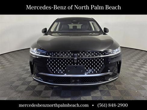 Used 2024 Lincoln Nautilus Premier image 2