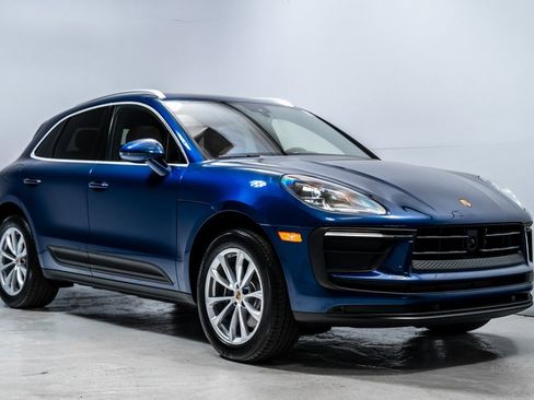 Used 2025 Porsche Macan image 9