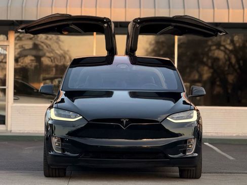 Used 2017 Tesla Model X 100D image 3