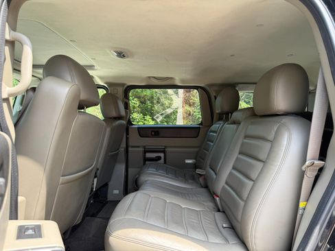 Used 2004 HUMMER H2 Luxury w/ Preferred Equipment Group image 7