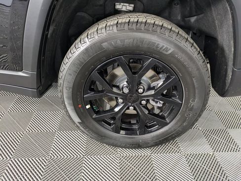 New 2025 Jeep Grand Cherokee Altitude image 7