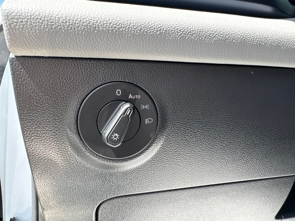 Certified 2023 Volkswagen Taos SE FWD image 25