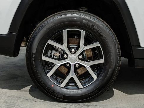 Used 2025 Jeep Grand Cherokee Limited w/ Luxury Tech Group II AWD/4WD image 11