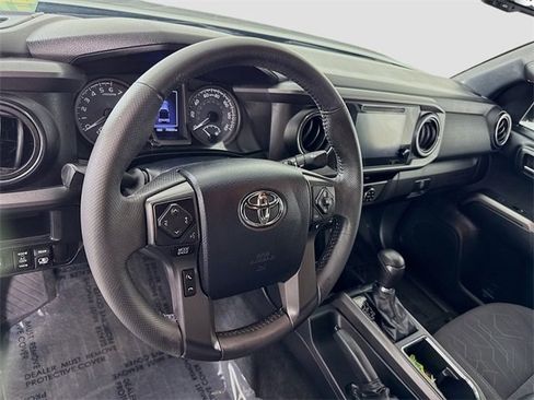 Certified 2017 Toyota Tacoma TRD Off-Road image 9