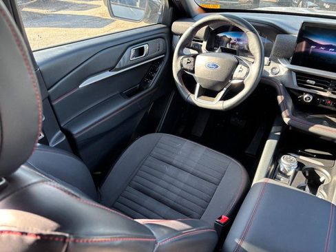 Used 2025 Ford Explorer ST-Line image 14