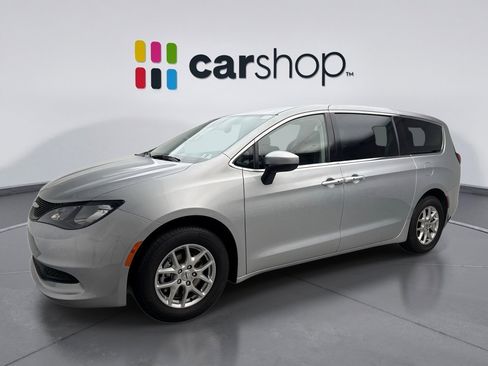 Used 2023 Chrysler Voyager LX image 1