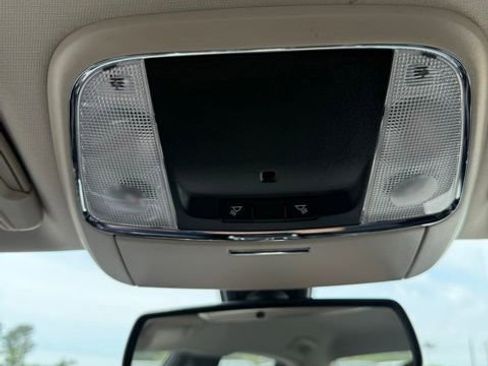 Used 2021 Chrysler 300 Touring w/ Sport Appearance Package RWD image 10