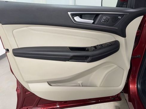 Used 2019 Ford Edge Titanium w/ Equipment Group 301A AWD/4WD image 10