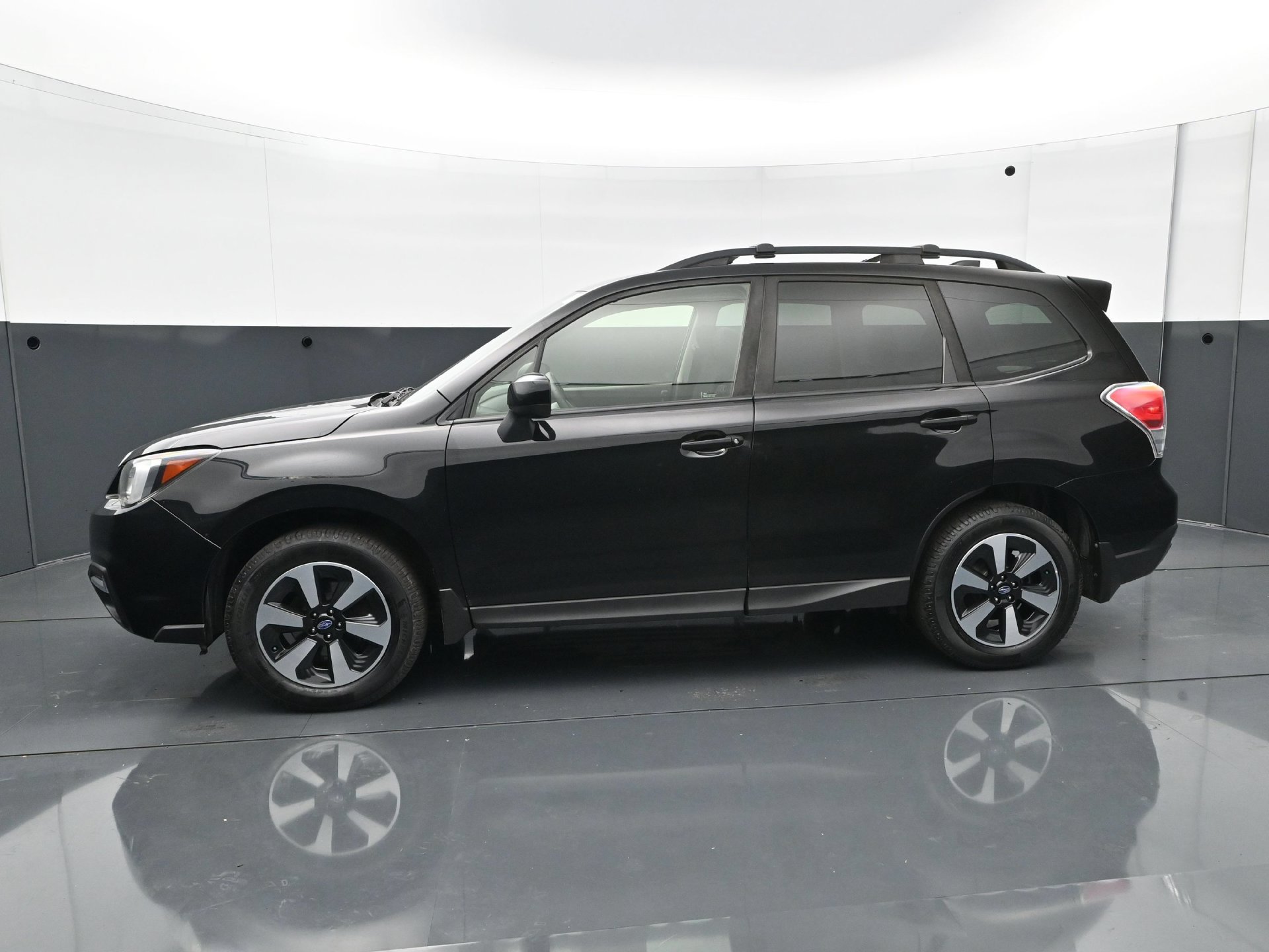 Used 2018 Subaru Forester 2.5i Premium w/ All-Weather Package AWD/4WD image 3