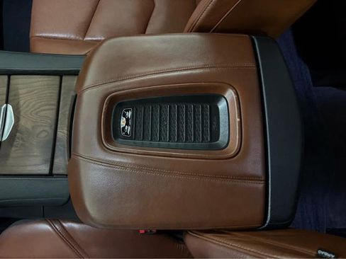 Used 2020 Cadillac Escalade Premium Luxury AWD/4WD image 21