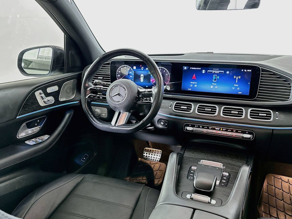Used 2025 Mercedes-Benz GLS 580 4MATIC image 19