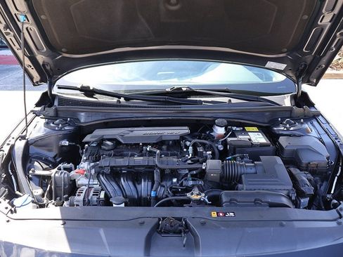 Used 2021 Hyundai Elantra SE image 16