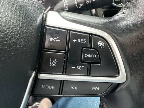 Used 2023 Toyota Highlander XLE AWD/4WD image 35