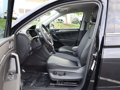 Certified 2023 Volkswagen Tiguan SE FWD image 12