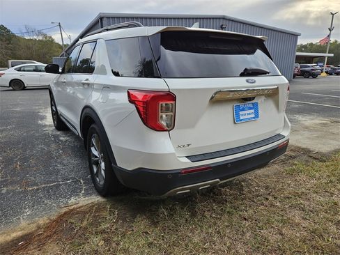 Used 2022 Ford Explorer XLT w/ Equipment Group 202A image 7
