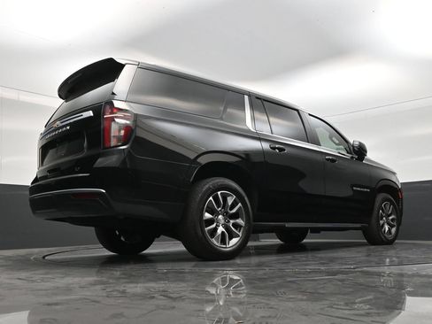 Used 2024 Chevrolet Suburban LT w/ LT Signature Package RWD image 23