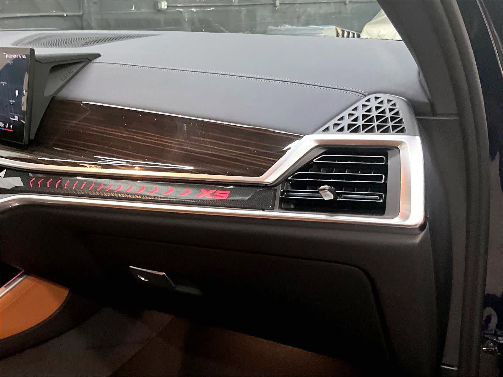 Used 2026 BMW X5 xDrive50e AWD/4WD image 18