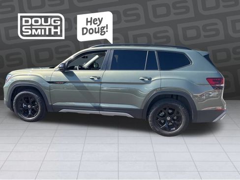 Used 2024 Volkswagen Atlas Peak Edition SEL AWD/4WD image 2