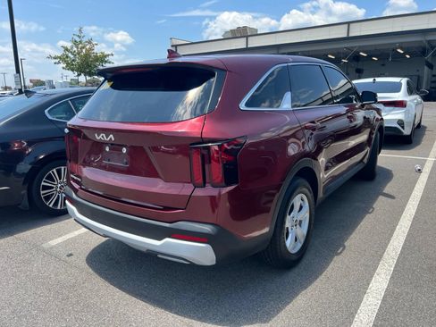 Used 2024 Kia Sorento LX FWD image 9