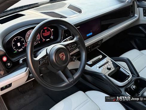 Used 2024 Porsche Cayenne image 23