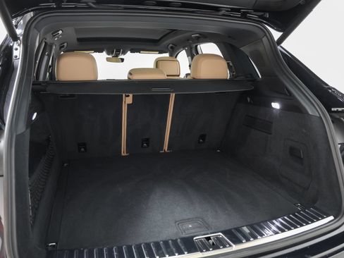 Certified 2023 Porsche Cayenne AWD/4WD image 17