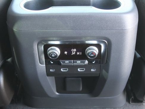 Used 2024 GMC Yukon Denali w/ Advanced Technology Package image 22