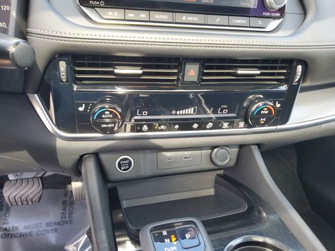 Used 2021 Nissan Rogue SV w/ Premium Package image 21