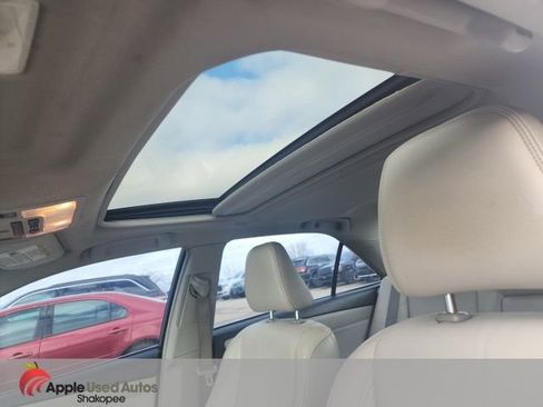 Used 2016 Toyota Camry XLE w/ Moonroof Package image 7