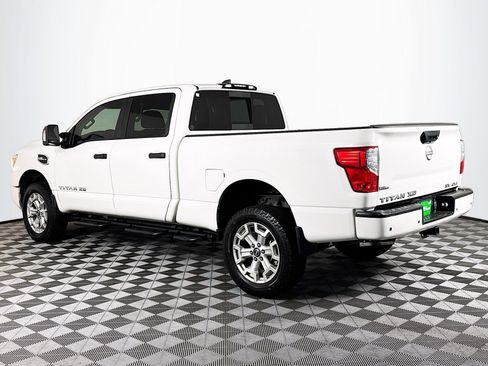 Used 2023 Nissan Titan SV w/ SV Convenience Package image 6