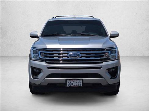 Used 2018 Ford Expedition XLT w/ Equipment Group 202A AWD/4WD image 2