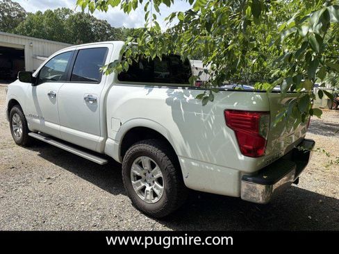 Used 2018 Nissan Titan SV AWD/4WD image 5