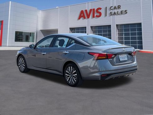 Used 2025 Nissan Altima 2.5 SV FWD image 9