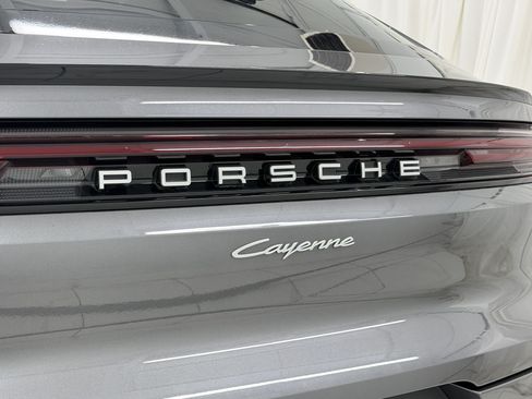 Used 2024 Porsche Cayenne Coupe AWD/4WD image 64