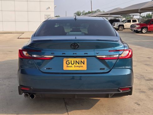 Used 2025 Toyota Camry SE w/ Convenience Package FWD image 6