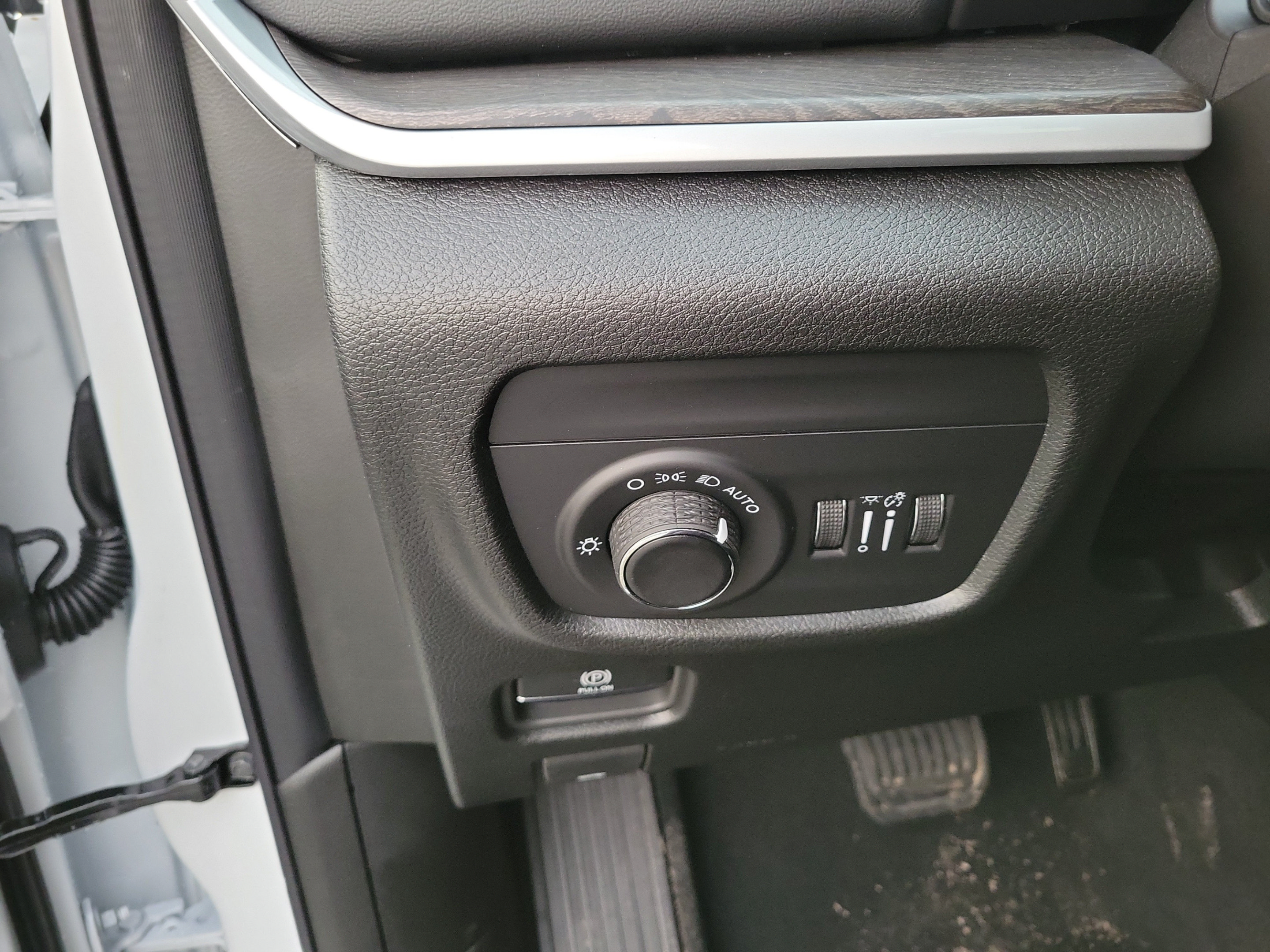 New 2027 Jeep Grand Cherokee Altitude RWD image 25