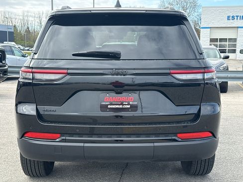 Used 2025 Jeep Grand Cherokee Altitude AWD/4WD image 7