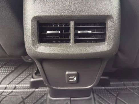 Used 2021 Chevrolet Equinox LT AWD/4WD image 29