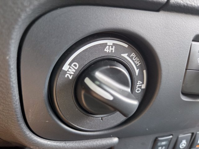 Used 2026 Nissan Frontier PRO-4X AWD/4WD image 25